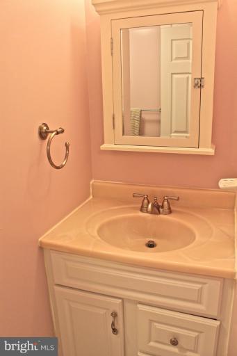6722 Queens Road Alexandria, VA 22306 - Photo 19 of 28 Bath
