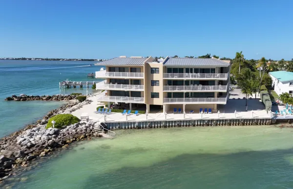 a view of residential house with a balcony
