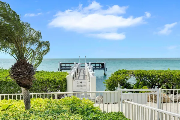 $1,299,999 | 1133 West Ocean Drive, Unit 17, Key Colony Beach, FL 33051