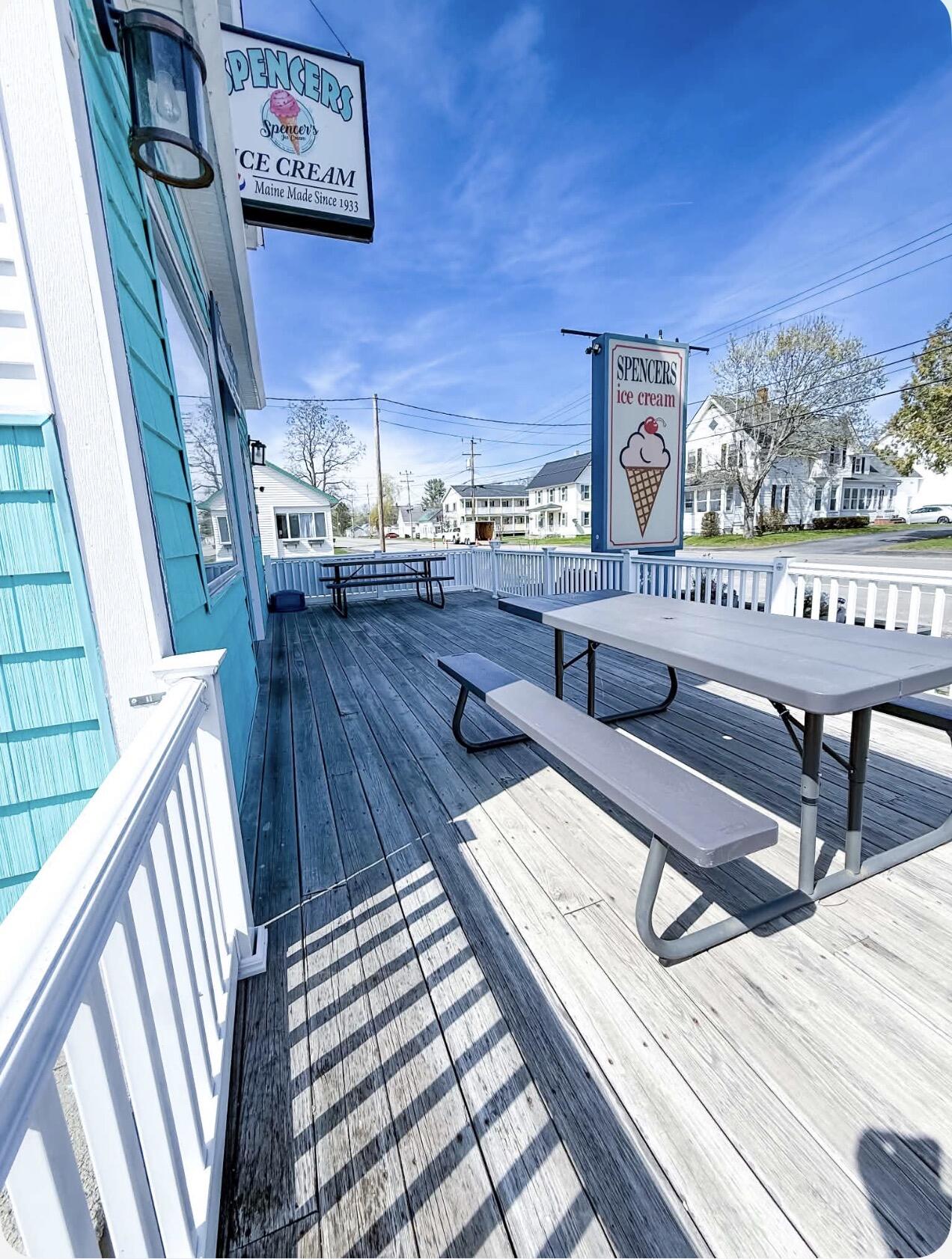 77 Main Street Bradley, ME 04411 - Photo 5 of 44 front seating