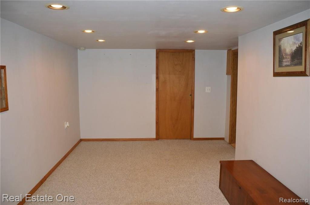 6600 Mayfair Road Utica, MI 48317 - Photo 29 of 47