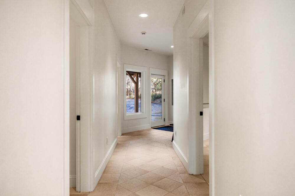 11944 Kestrel Road Klamath Falls, OR 97601 - Photo 25 of 121 Powder room on left, laundry on right to mudroom and garage.