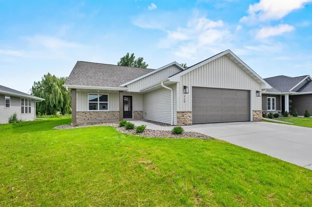 $429,900 | 710 Tambour Court, De Pere, WI 54115