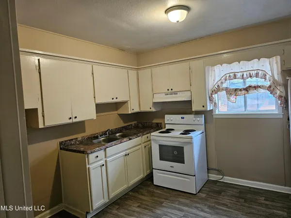 $1,095 | 3008 Willow Drive, Meridian, MS 39307