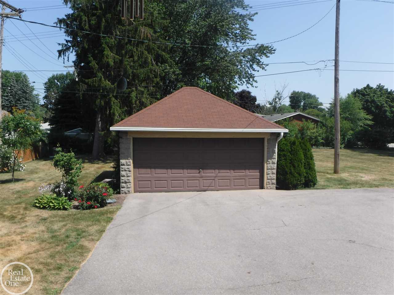 8411 Canal Road Utica, MI 48317 - Photo 22 of 27 Garage