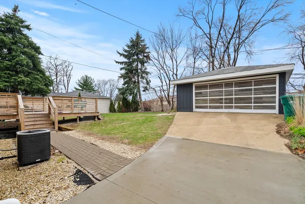 $399,900 | 2718 96th Place, Evergreen Park, IL 60805
