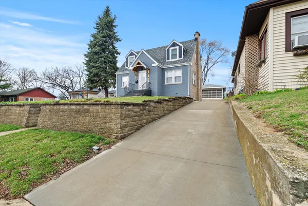 $399,900 | 2718 96th Place, Evergreen Park, IL 60805