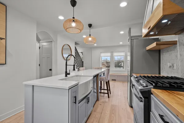 $399,900 | 2718 96th Place, Evergreen Park, IL 60805