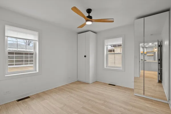 $399,900 | 2718 96th Place, Evergreen Park, IL 60805