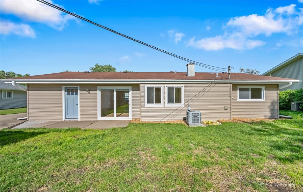 1420 Cooper Road Hoffman Estates, IL 60169 - Photo 6 of 33
