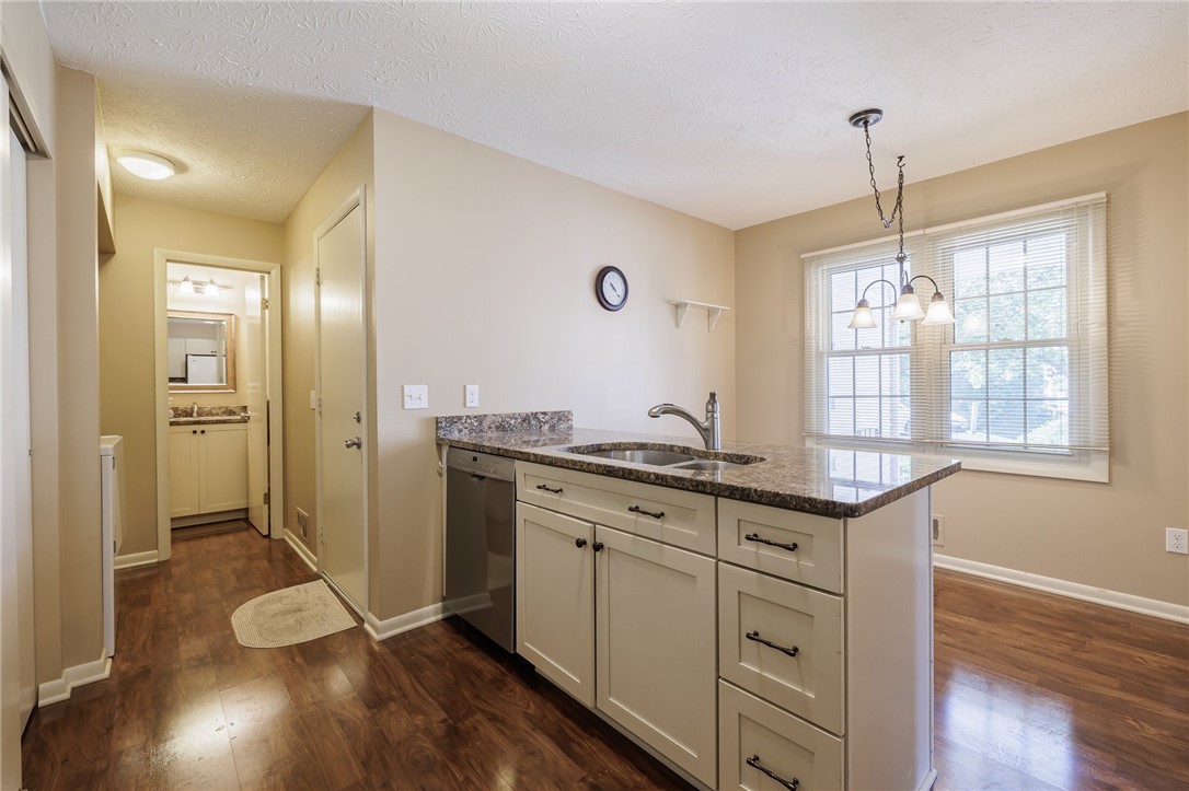 8 Braintree Crescent Penfield, NY 14580 - Photo 13 of 29