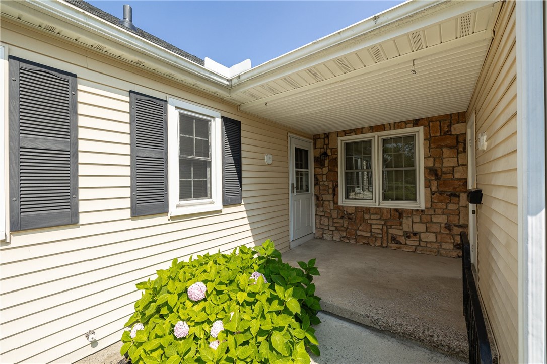 8 Braintree Crescent Penfield, NY 14580 - Photo 2 of 29