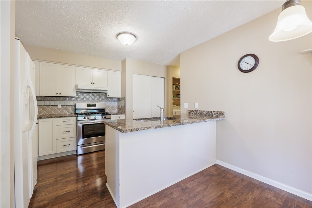 8 Braintree Crescent Penfield, NY 14580 - Photo 10 of 29