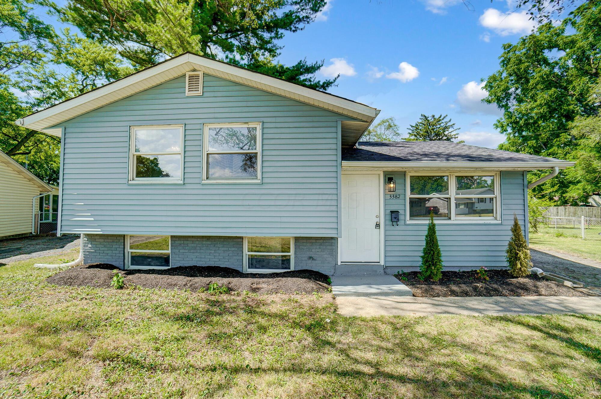 3382 Binbrook Road North Columbus, OH 43227 - Photo 2 of 40 005