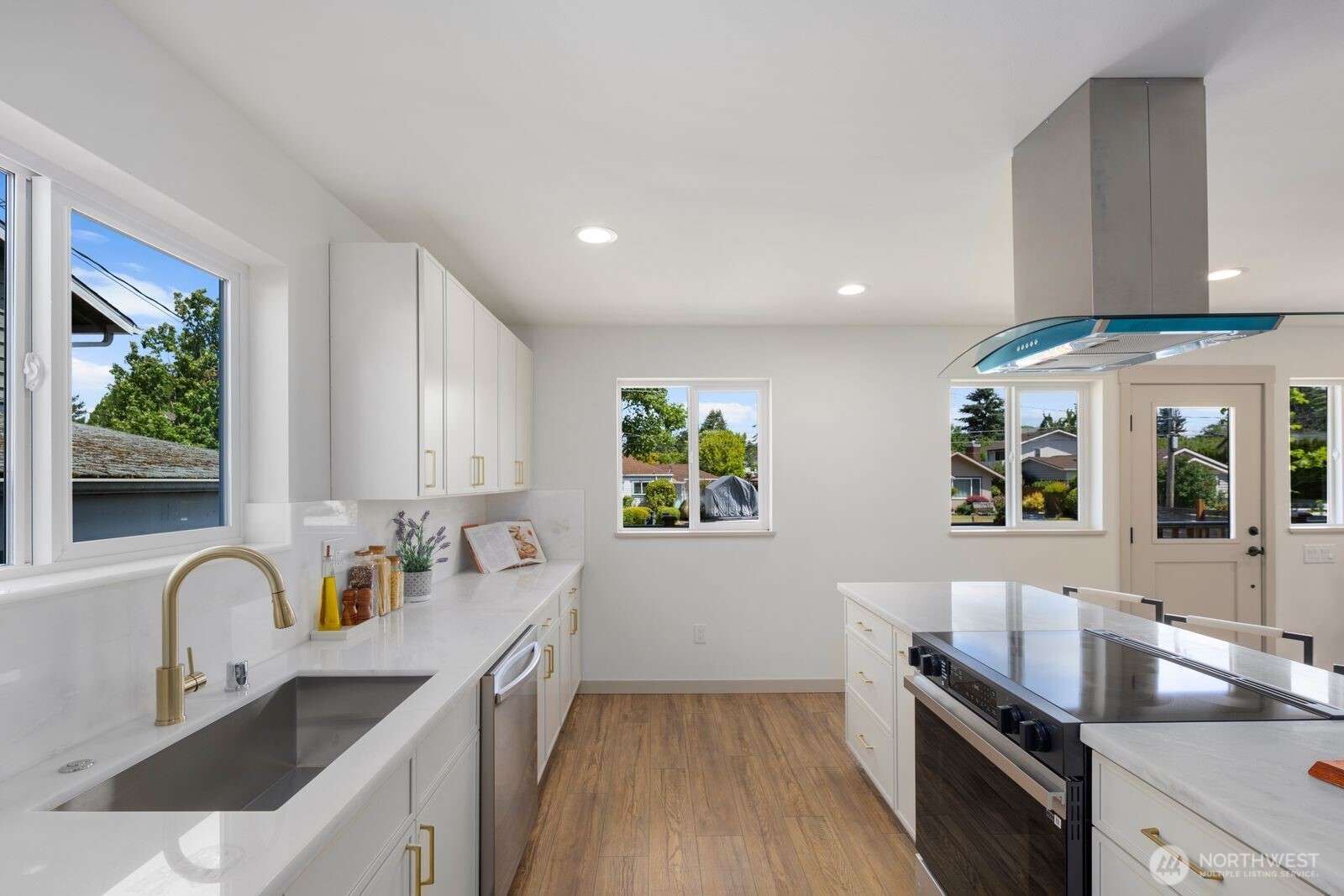 1249 Southwest 151st Street Seattle, WA 98166 - Photo 13 of 38