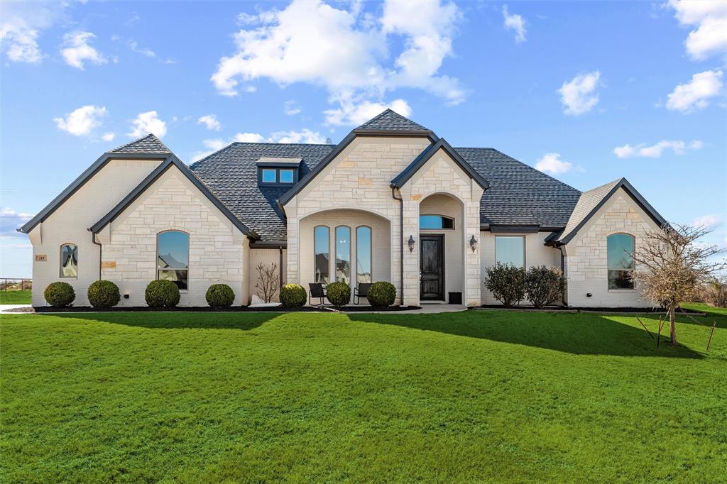 219 Columbia Court Springtown, TX 76082 - Photo 1 of 39