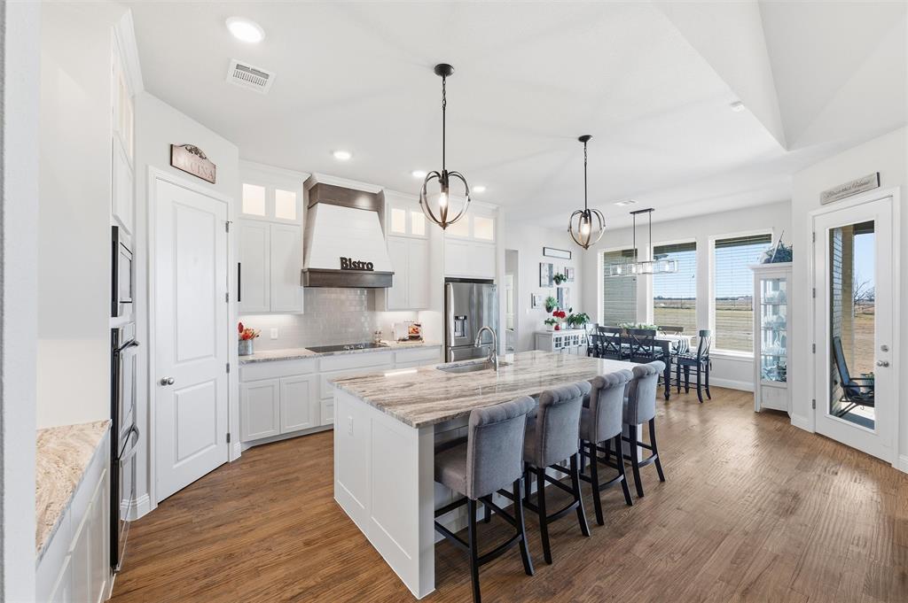 219 Columbia Court Springtown, TX 76082 - Photo 12 of 39