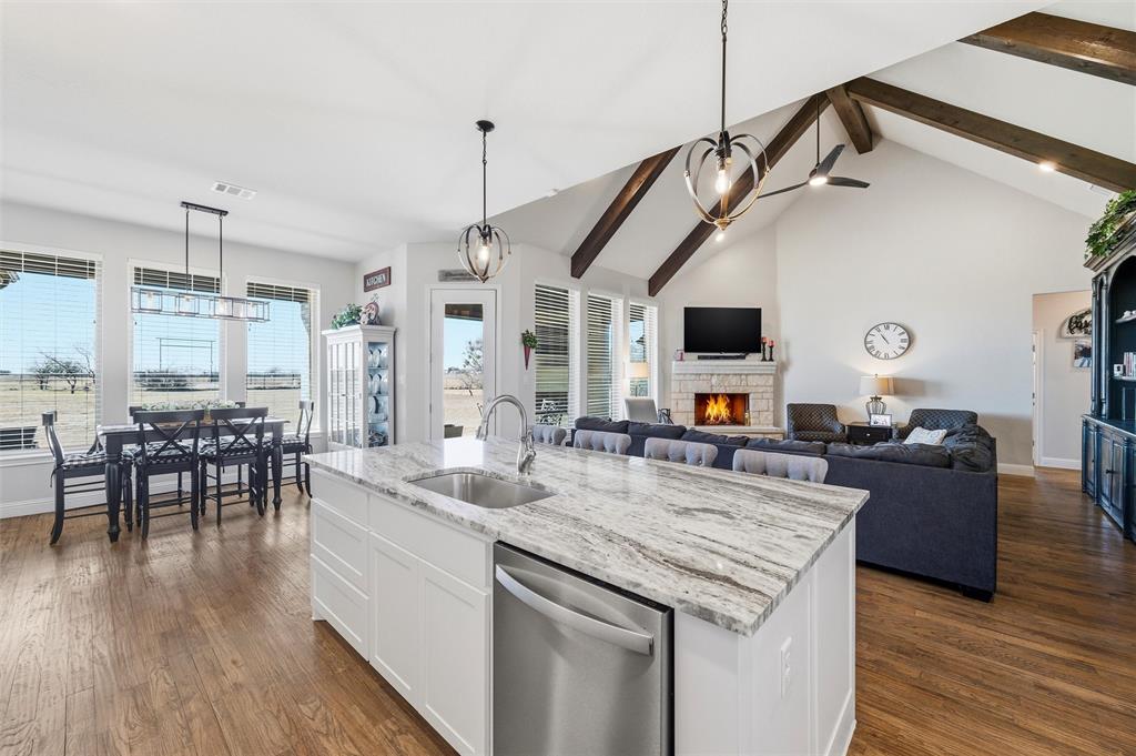 219 Columbia Court Springtown, TX 76082 - Photo 16 of 39