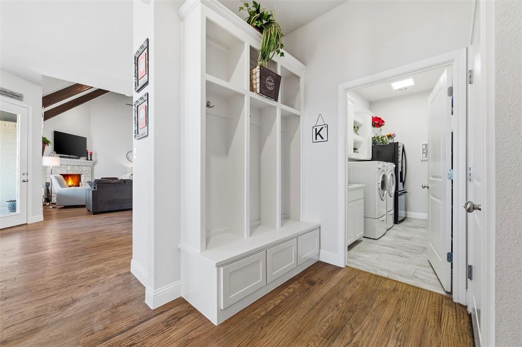 219 Columbia Court Springtown, TX 76082 - Photo 20 of 39