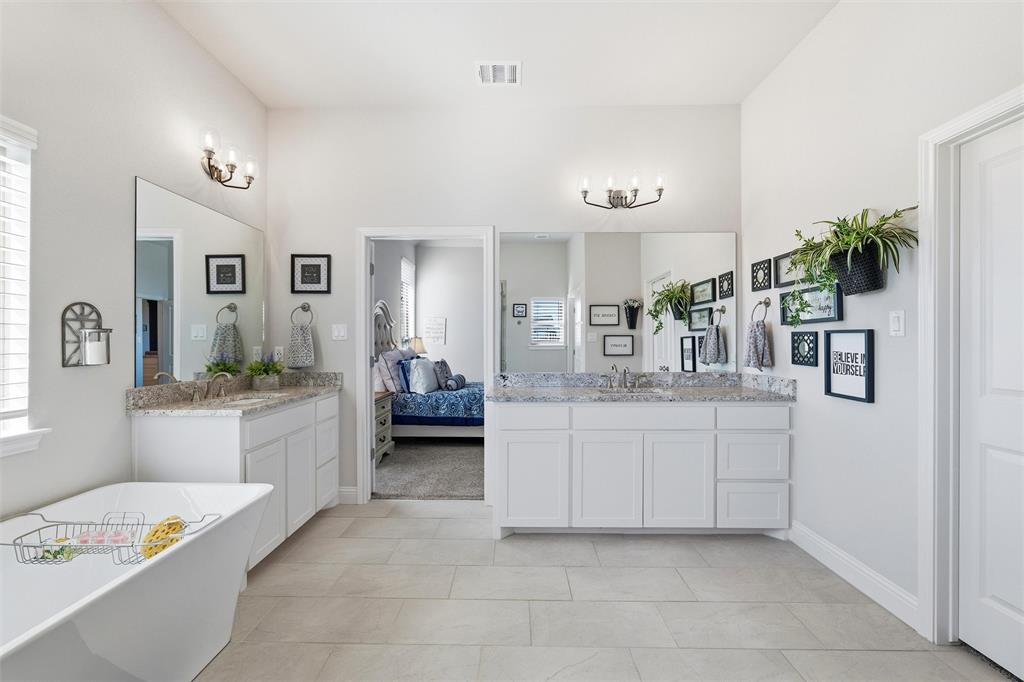 219 Columbia Court Springtown, TX 76082 - Photo 27 of 39