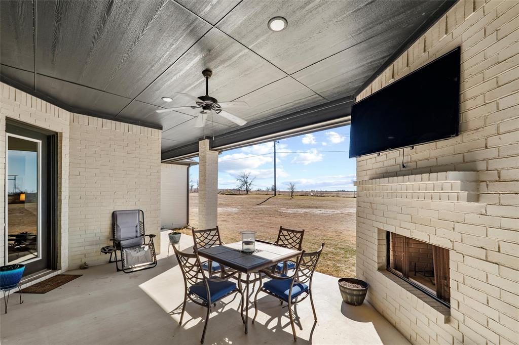 219 Columbia Court Springtown, TX 76082 - Photo 32 of 39