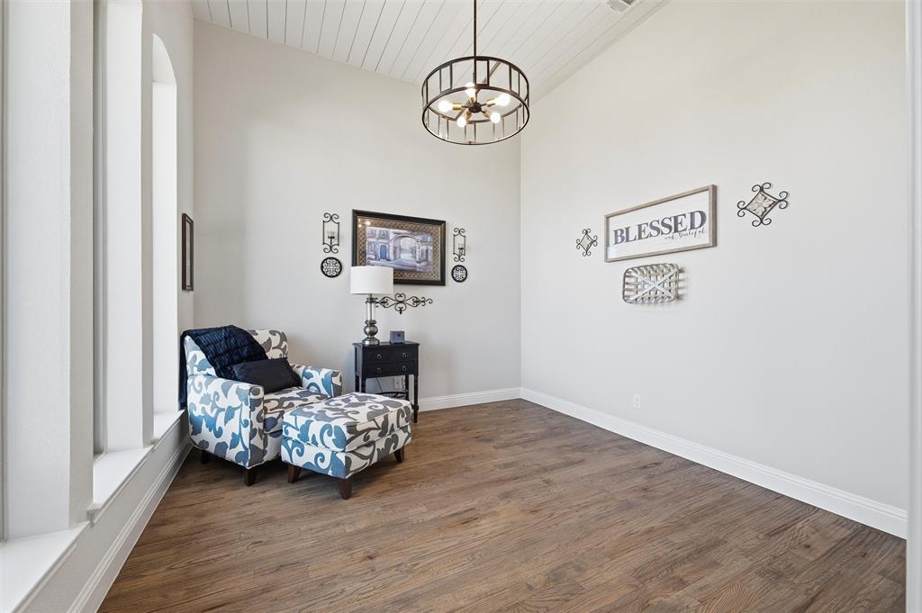 219 Columbia Court Springtown, TX 76082 - Photo 7 of 39