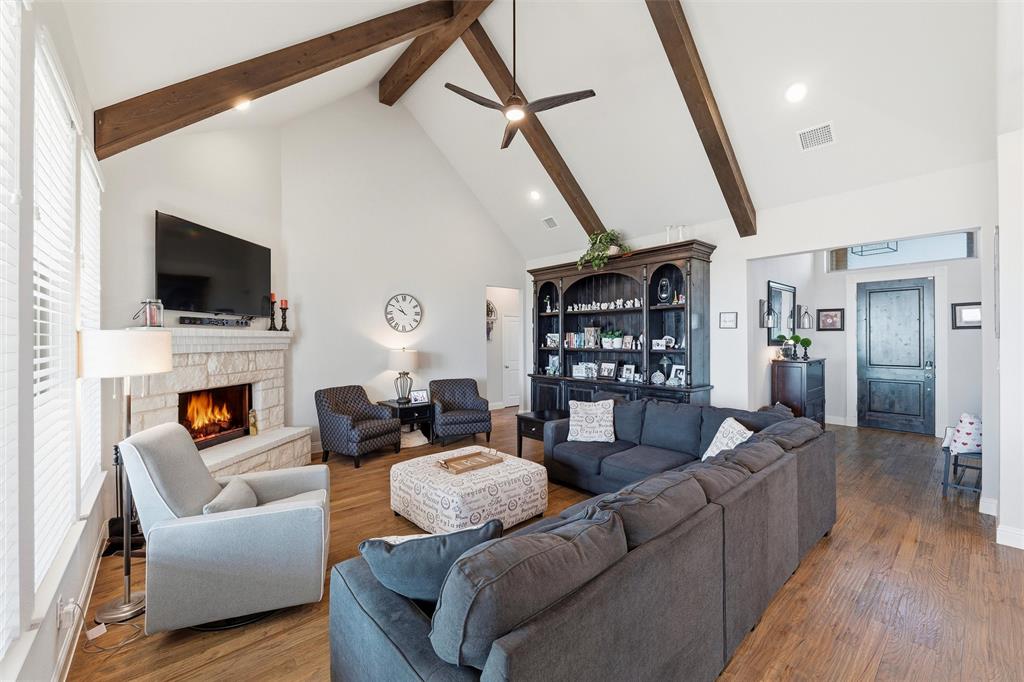 219 Columbia Court Springtown, TX 76082 - Photo 8 of 39