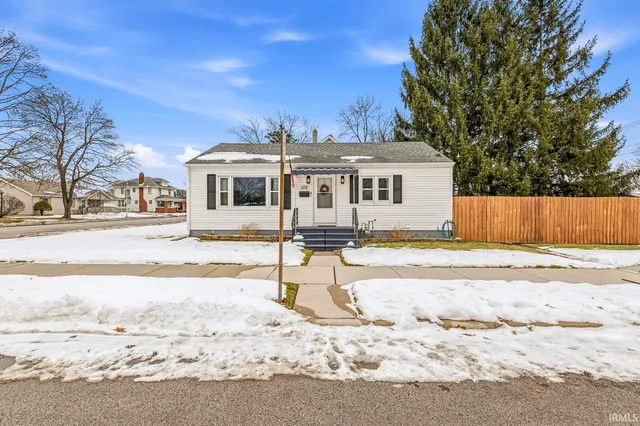 $185,000 | 102 Helen Avenue, Mishawaka, IN 46544