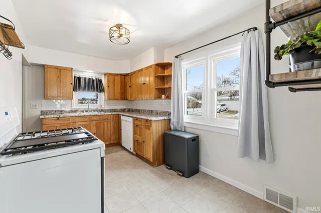 $185,000 | 102 Helen Avenue, Mishawaka, IN 46544