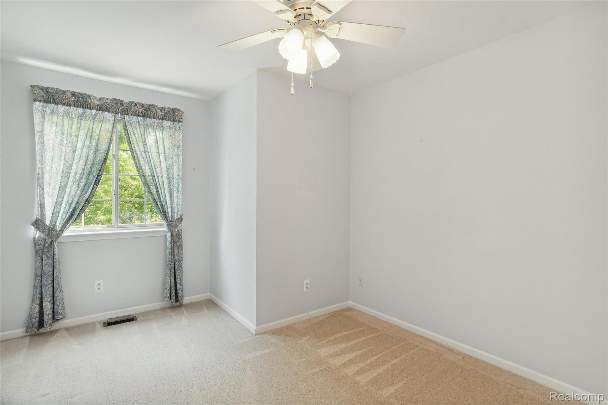 16964 Farmington Road Livonia, MI 48154 - Photo 20 of 38 Gallery Image 20