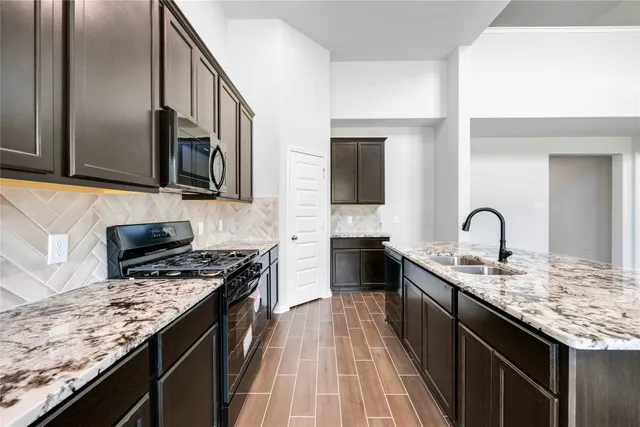 $466,781 | 600 Barton Place Drive, Cleveland, TX 77327