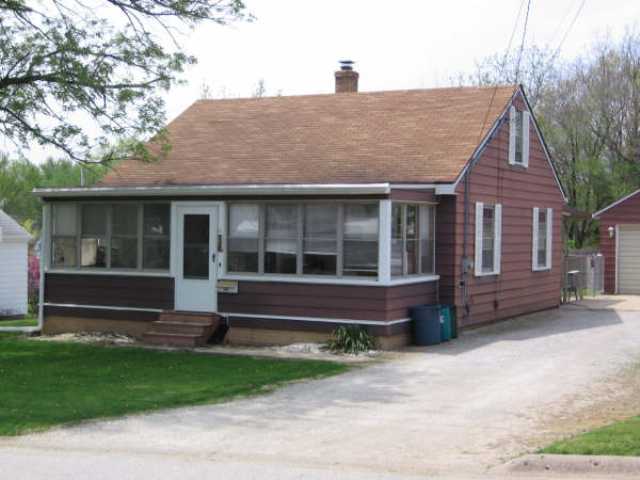 404 North Wood Street Washington, IL 61571 - Photo 2 of 5