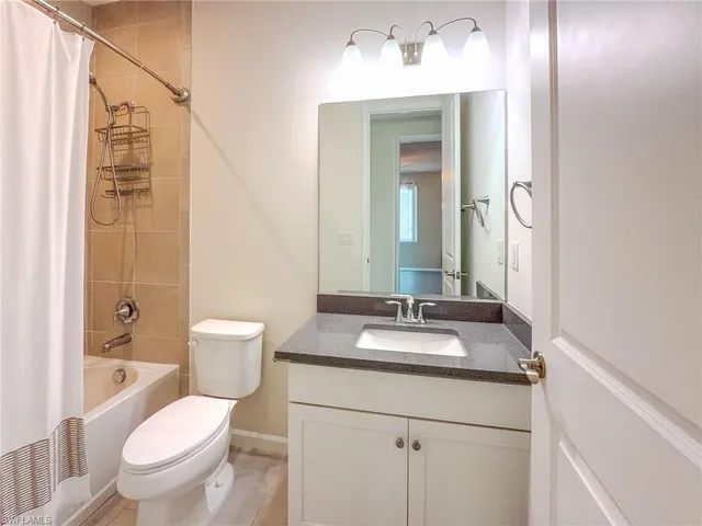 $585,000 | 4721 Arboretum Circle, Unit 201, Naples, FL 34112