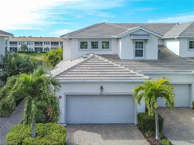 $585,000 | 4721 Arboretum Circle, Unit 201, Naples, FL 34112