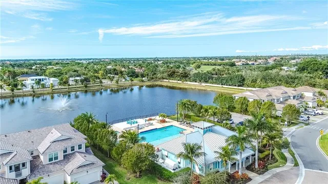 $585,000 | 4721 Arboretum Circle, Unit 201, Naples, FL 34112