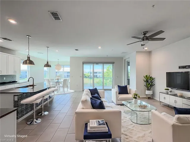 $585,000 | 4721 Arboretum Circle, Unit 201, Naples, FL 34112