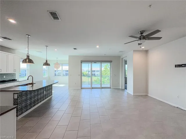 $585,000 | 4721 Arboretum Circle, Unit 201, Naples, FL 34112