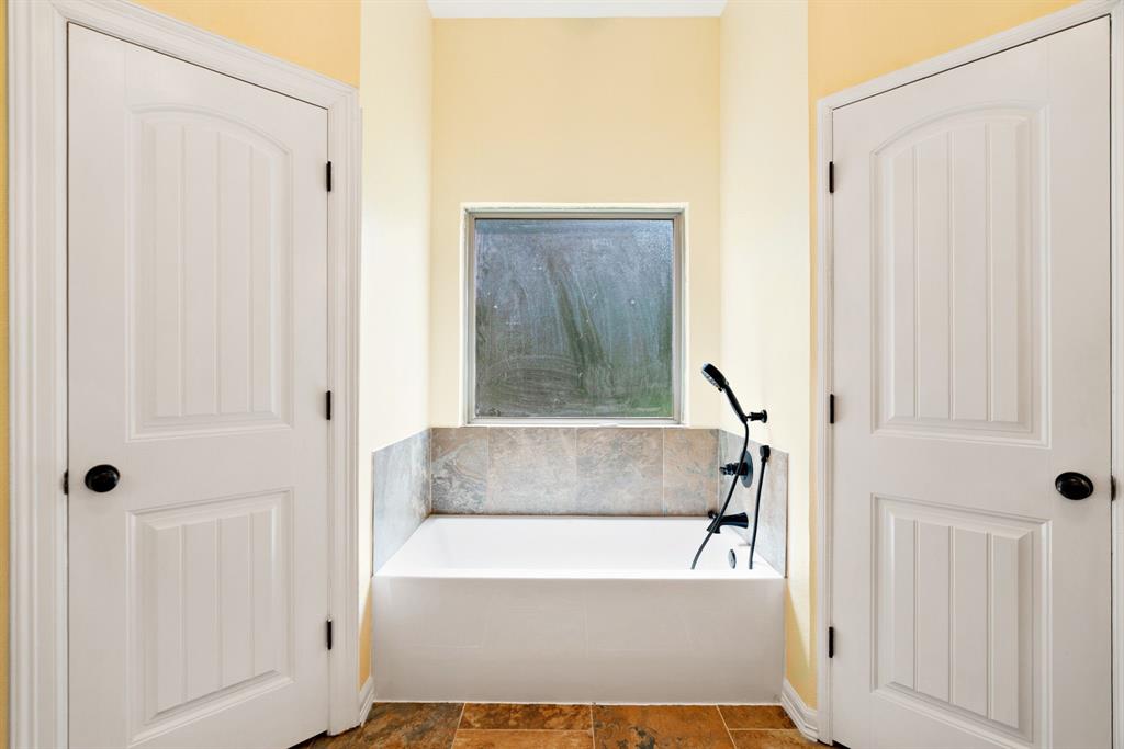 821 County Road Paris, TX 75462 - Photo 18 of 40
