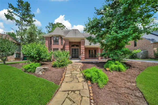 $835,000 | 25 Cascade Springs Place, The Woodlands, TX 77381