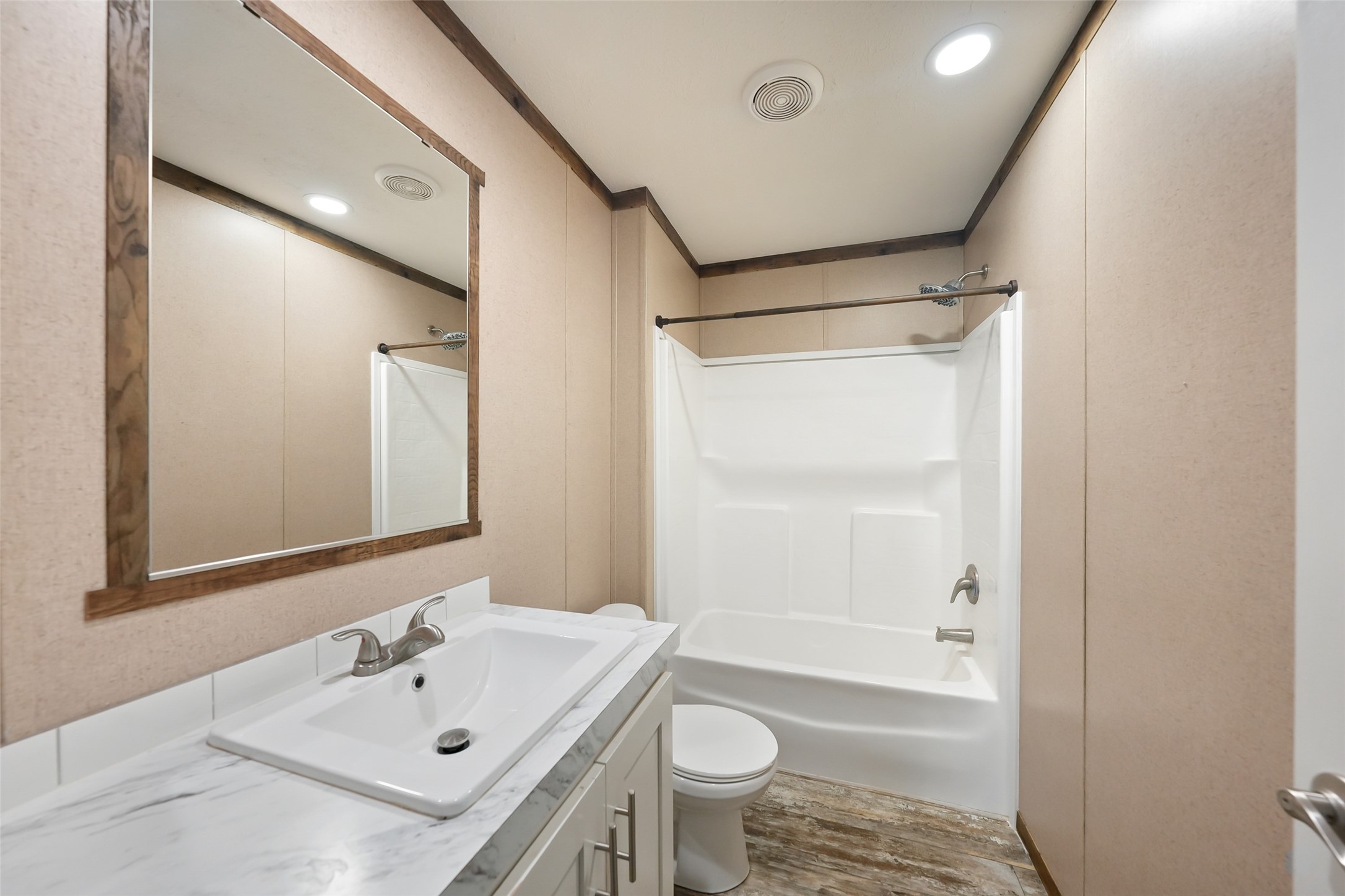 577 Winding River Road South Oakhurst, TX 77359 - Photo 20 of 44 Bathroom 2