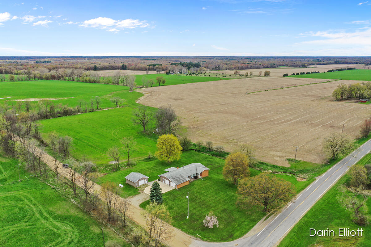 6967 Nickleplate Road Muir, MI 48860 - Photo 2 of 52 IMG_1044