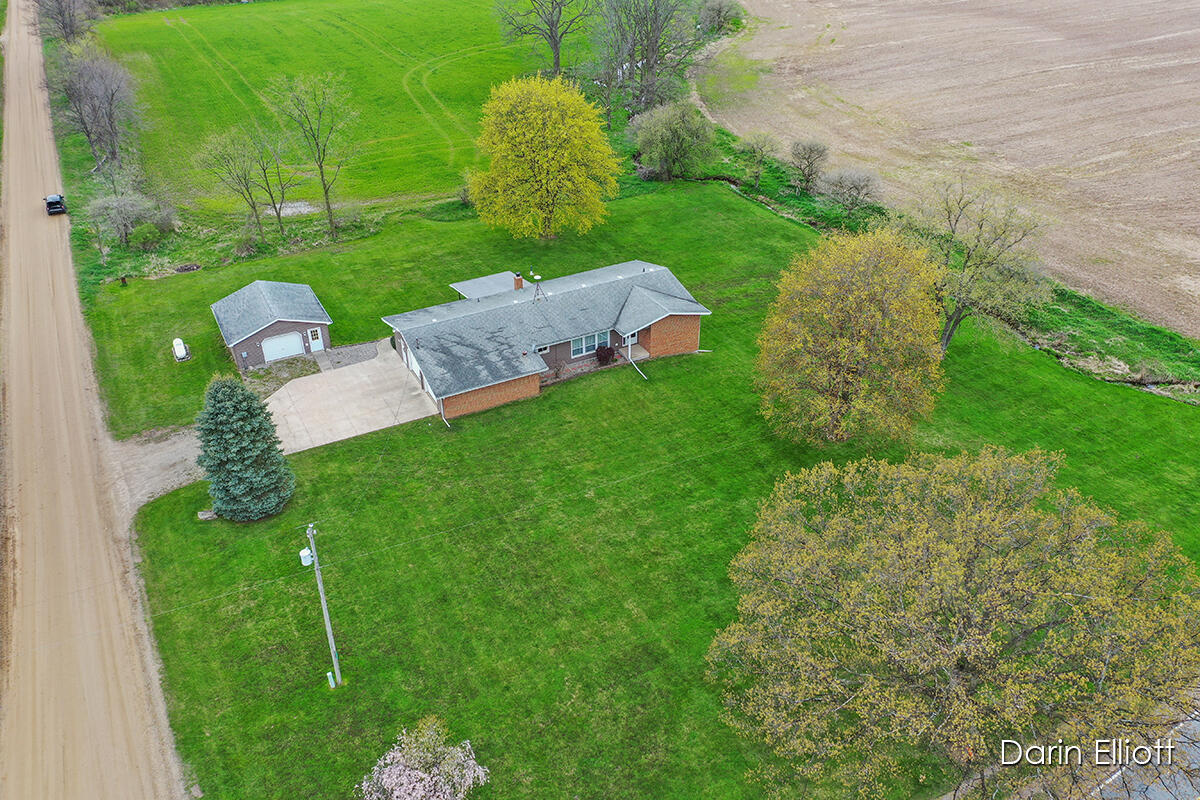 6967 Nickleplate Road Muir, MI 48860 - Photo 3 of 52 IMG_1043