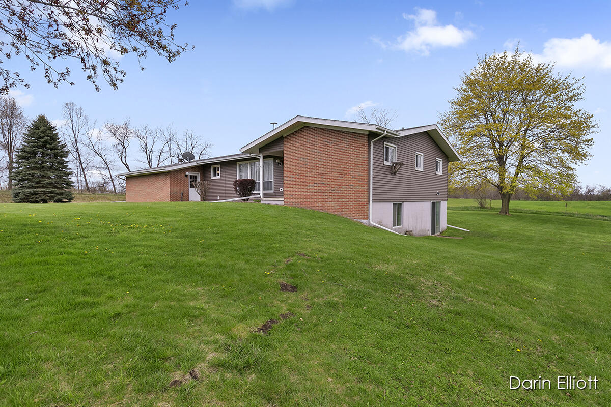 6967 Nickleplate Road Muir, MI 48860 - Photo 6 of 52 IMG_1001