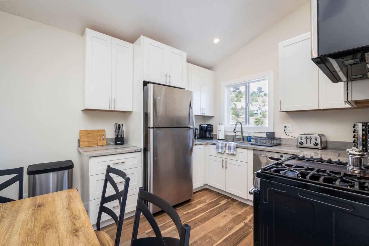 472 Lewis Lane Pacifica, CA 94044 - Photo 5 of 23 a kitchen with a stove a refrigerator and cabinets