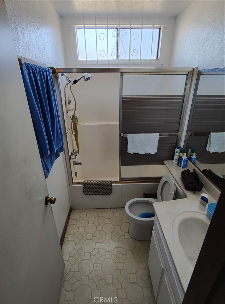 8855 Oneida Avenue Sun Valley, CA 91352 - Photo 16 of 22 a bathroom with a sink toilet and tub