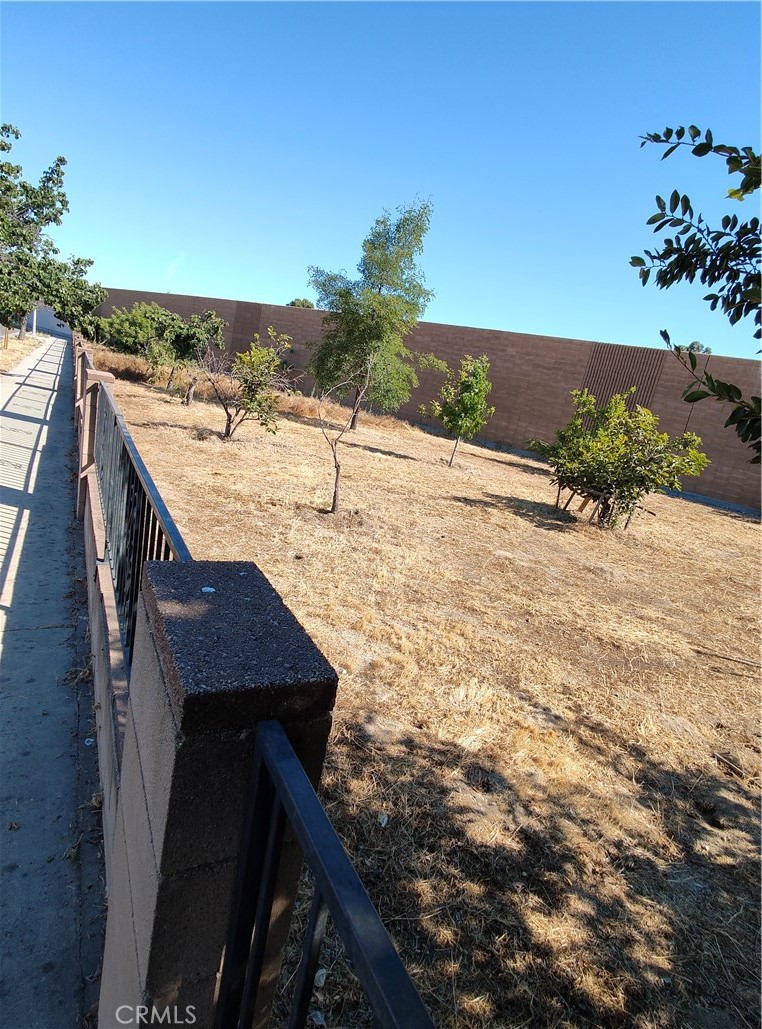 8855 Oneida Avenue Sun Valley, CA 91352 - Photo 4 of 22 a view of a terrace with a garden