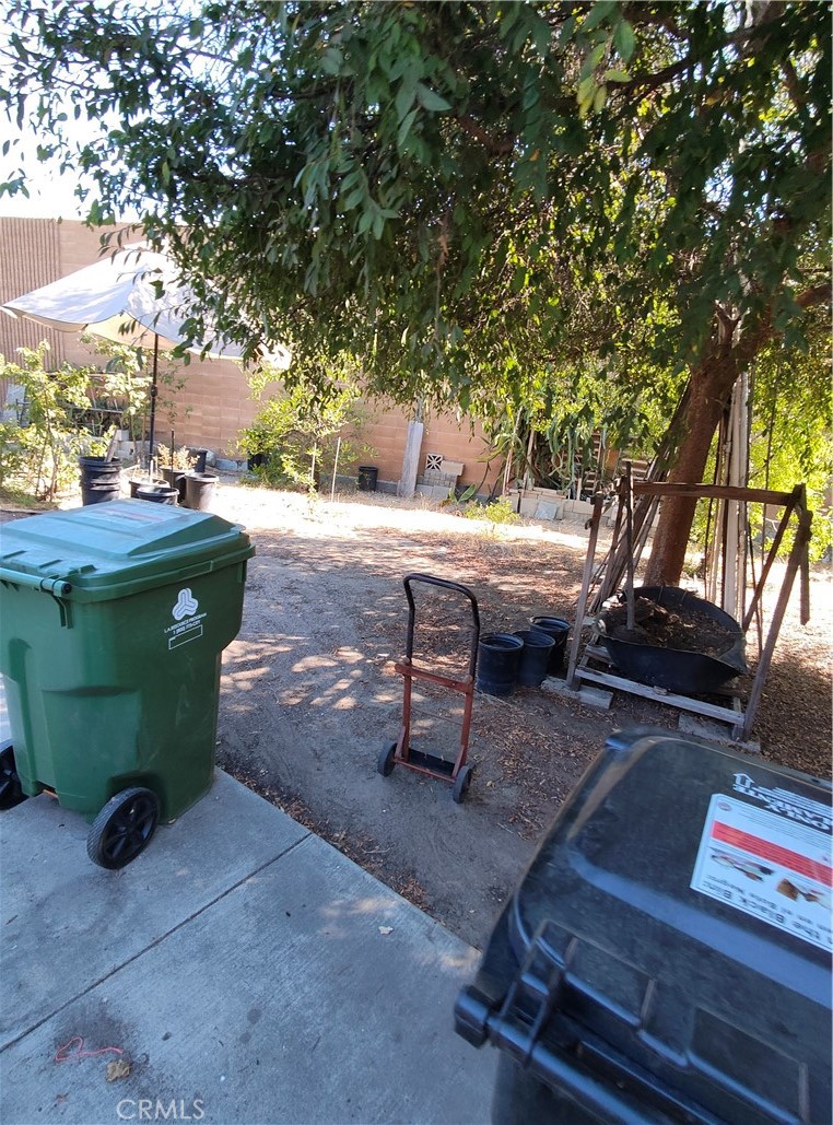 8855 Oneida Avenue Sun Valley, CA 91352 - Photo 10 of 22 a view of a backyard with sitting area