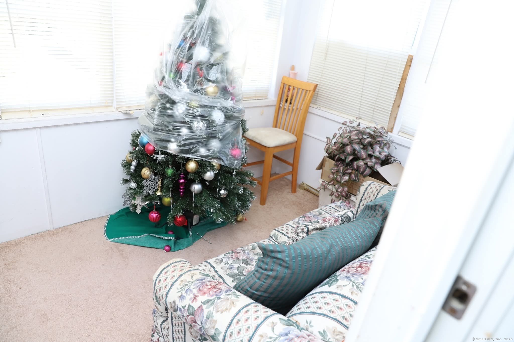 11 Pershing Street Hartford, CT 06112 - Photo 19 of 37 a living room with furniture and flowers