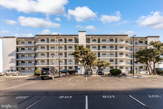 $400,000 | 11805 Wight Street, Unit 206E, Ocean City, MD 21842
