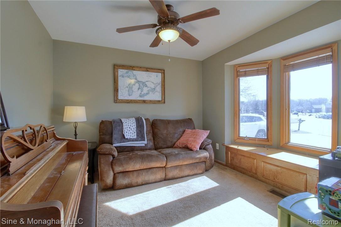 52075 Lillian Road New Baltimore, MI 48047 - Photo 14 of 34 5-Living Room.jpg